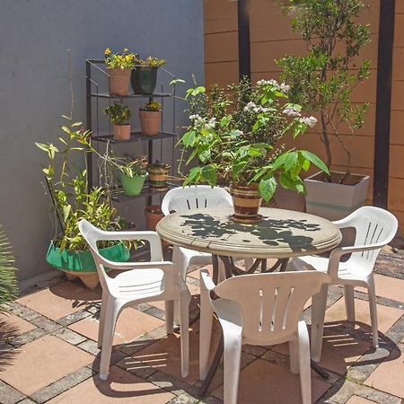 Spacious Garden Cottage 约翰内斯堡 外观 照片